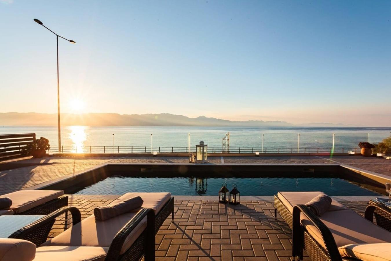 Seaside Summer Bliss - Aurora Luxury Pool Paradise ペタリディオン エクステリア 写真