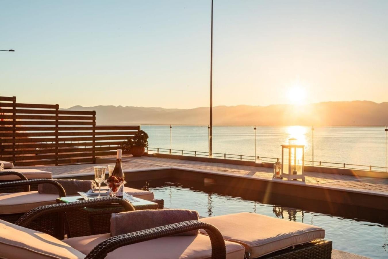 Seaside Summer Bliss - Aurora Luxury Pool Paradise ペタリディオン エクステリア 写真