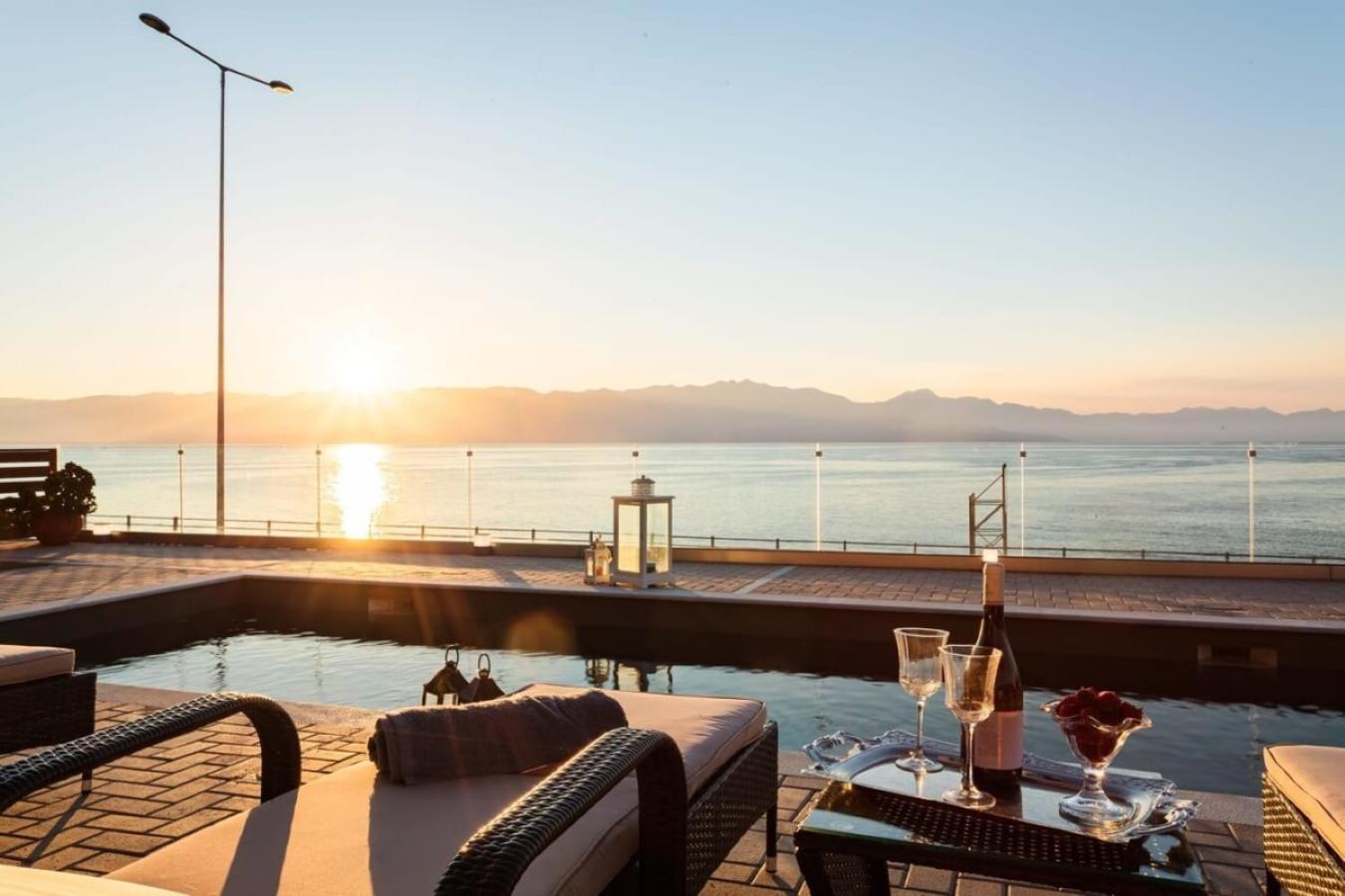 Seaside Summer Bliss - Aurora Luxury Pool Paradise ペタリディオン エクステリア 写真